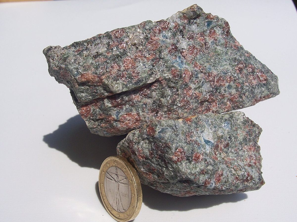 Photograph of Eclogite (Omphacite–Pyrope Subduction-Zone Eclogite)