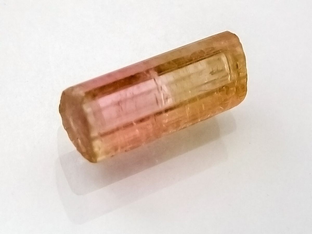 Photograph of Tourmaline (Elbaite / Schorl) (Na(Li,Fe,Al)₃Al₆(BO₃)₃Si₆O₁₈(OH)₄ • Cyclosilicate)